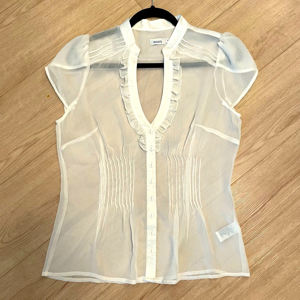 NWOT- Sheer off white , size M , Short Sleeve Top